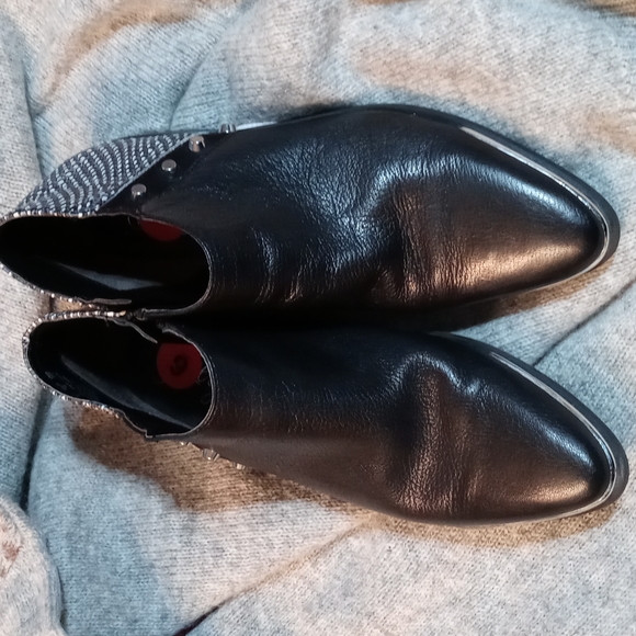 Fergie Indigo Western Ankle Boots 6M